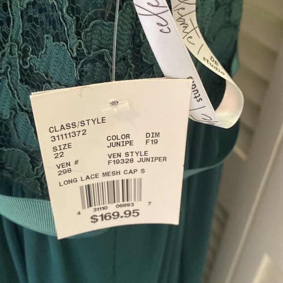 Bridesmaid or formal occasion dress - Picture 4 of 9